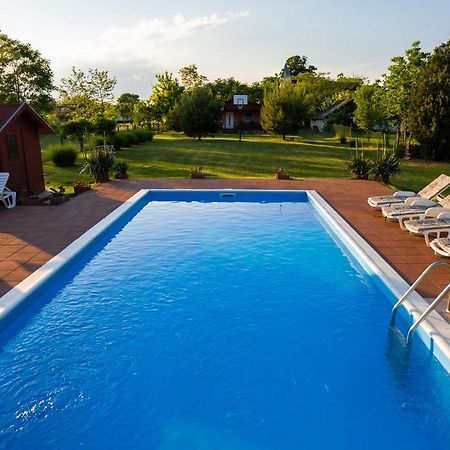 Tennis Guesthouse Ordacsehi Ngoại thất bức ảnh