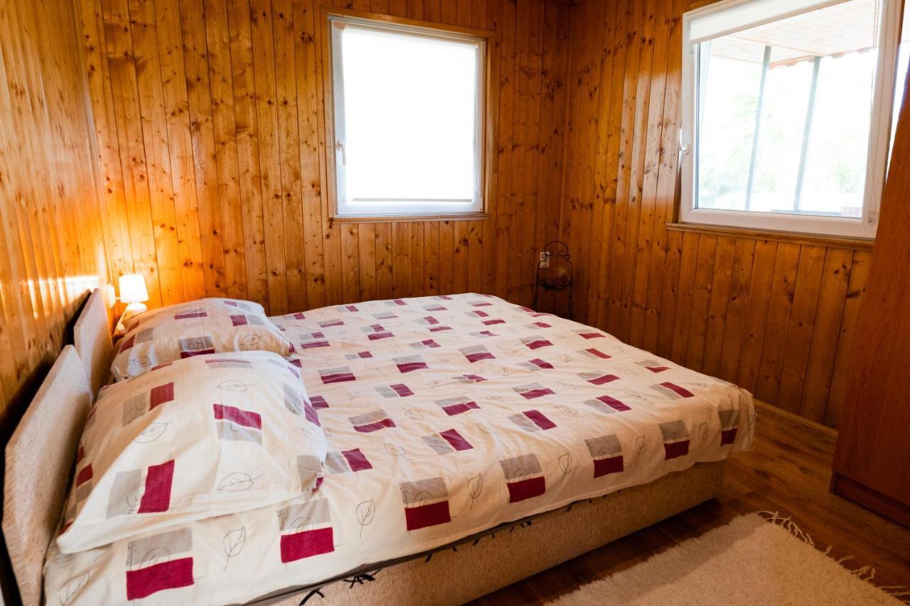 Tennis Guesthouse Ordacsehi Ngoại thất bức ảnh