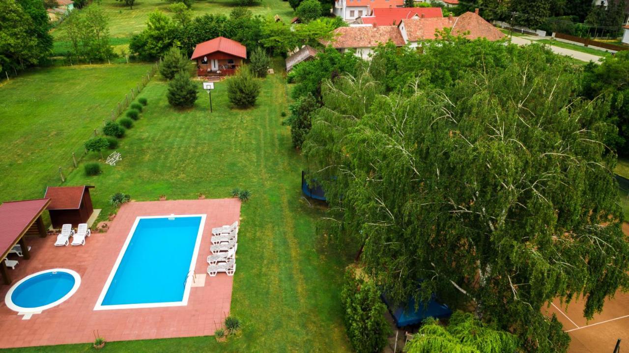 Tennis Guesthouse Ordacsehi Ngoại thất bức ảnh