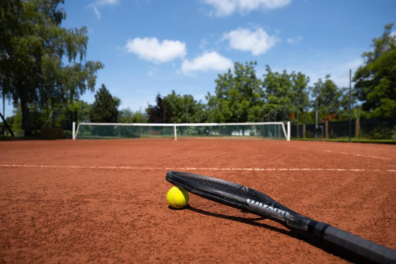 Tennis Guesthouse Ordacsehi Ngoại thất bức ảnh