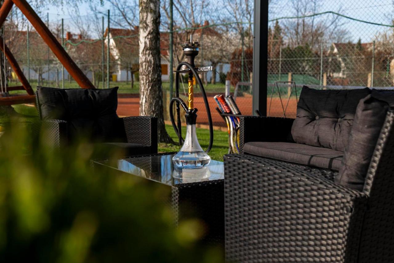Tennis Guesthouse Ordacsehi Ngoại thất bức ảnh